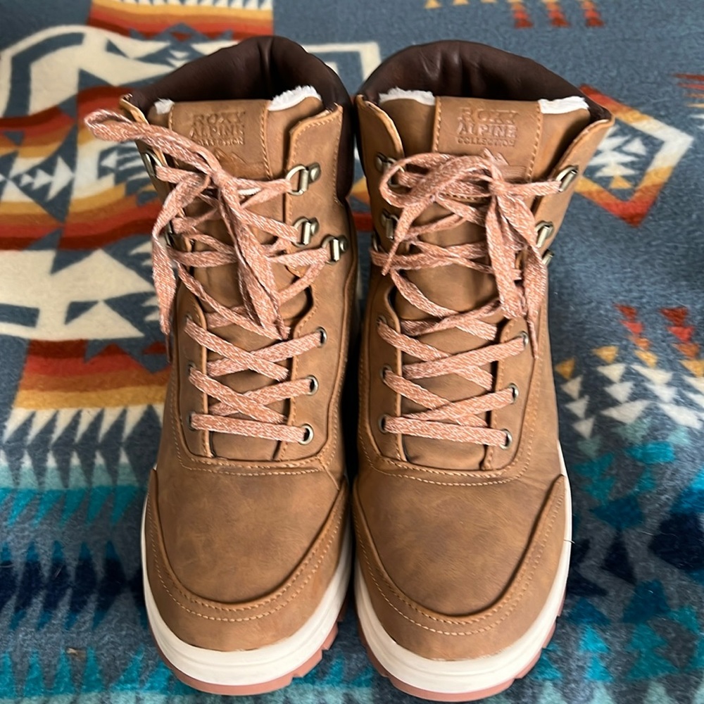 Roxy Alpine Collection winter boots